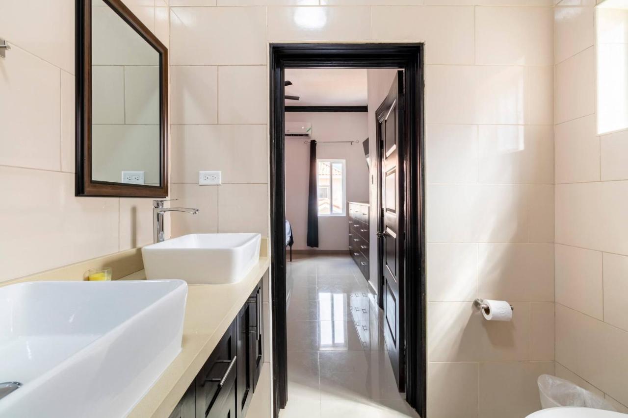 Brand New Pool Manor Park With Wifi Centrally-Located Kingston Zewnętrze zdjęcie