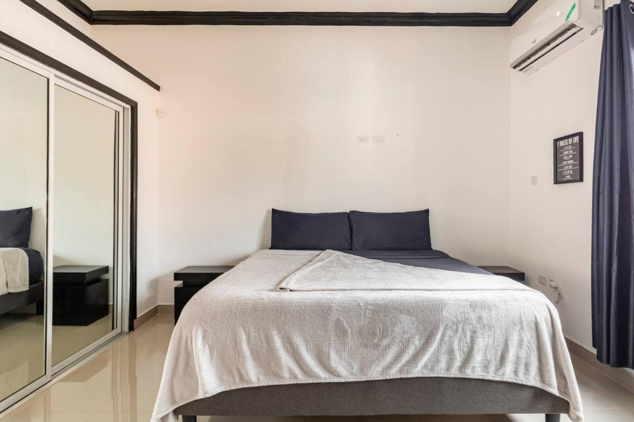 Brand New Pool Manor Park With Wifi Centrally-Located Kingston Zewnętrze zdjęcie